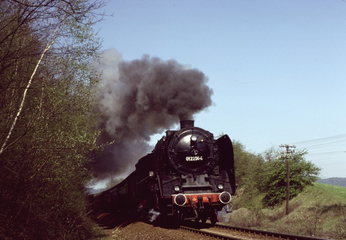 01 204 mit E 802 hinter Oppurg, 10.05.1980