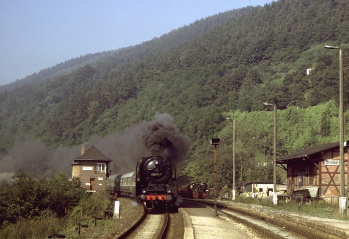01 118 mit D 504 fährt durch Uhlstädt, 20.09.1980