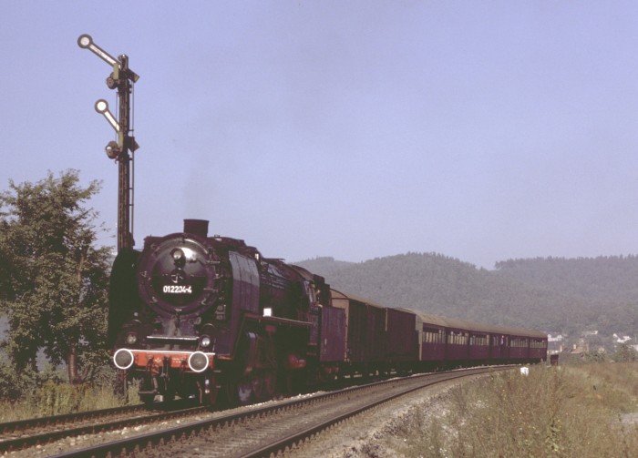 01 204 P 8015 Einfahrt Saalfeld, 20.09.1980