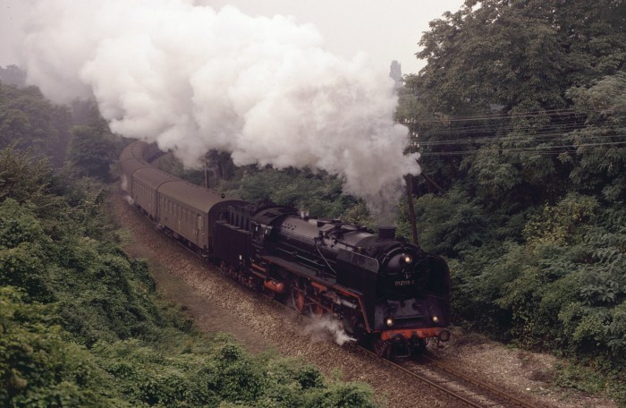 01 118 mit E 802 Ausfahrt Pößneck, 27.09.1980
