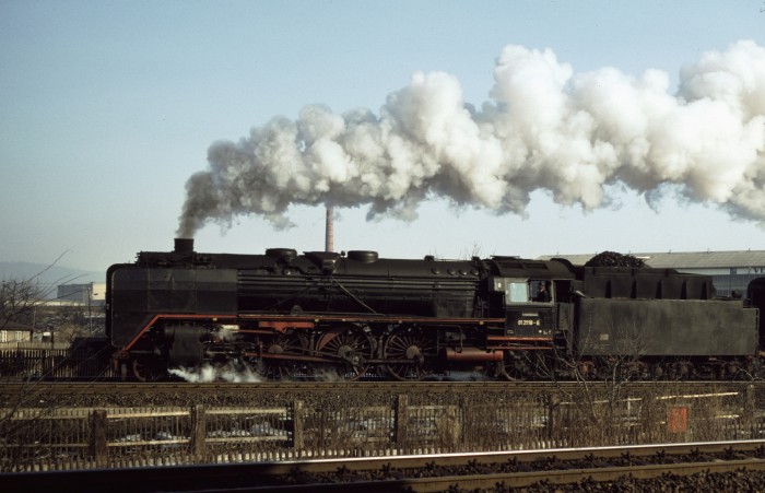 01 118 mit P 4004 Ausfahrt Saalfeld, 31.01.1981