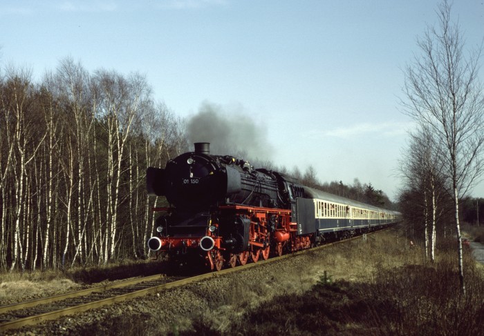 01 150 Sonderzug Celle->Bergen auf der OHE, östlich von Scheuen, 12.03.1983