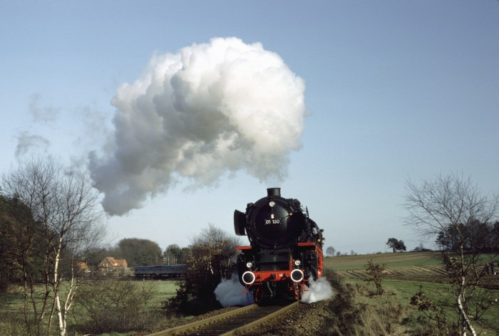 01 150 Sonderzug Celle->Bergen auf der OHE, hinter Beckedorf, 12.03.1983