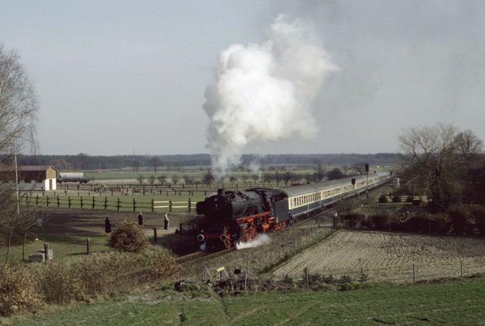 01 150 Sonderzug Celle->Bergen auf der OHE, bei Scheuen, 13.03.1983