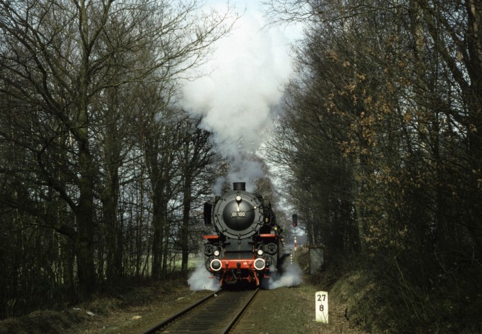 01 150 Sonderzug Celle->Bergen auf der OHE, hinter Beckedorf, 13.03.1983