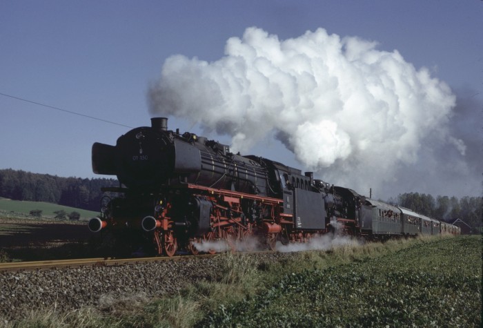 01 150 + 38 1772 Sonderzug auf der TWE hinter Bad Iburg, 23.10.1983