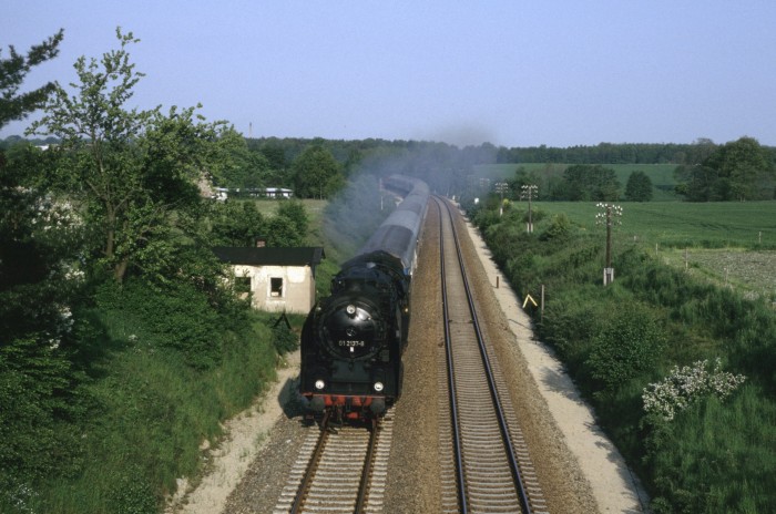 01 137 D 451 bei Seeligstadt (hinter Arnsdorf), 25.05.1995