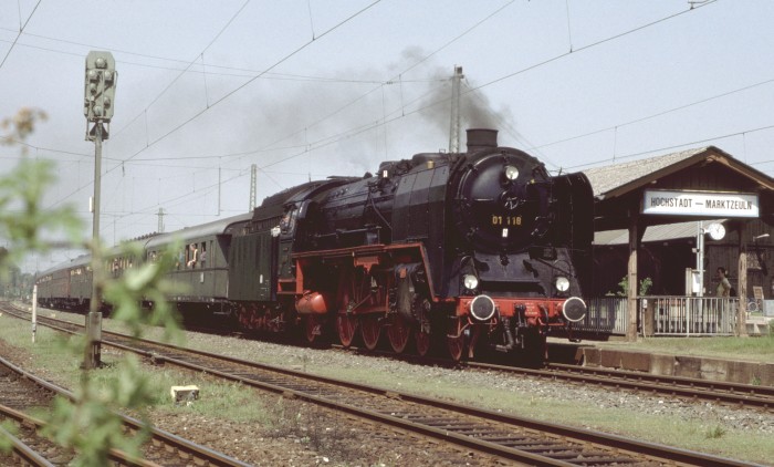 01 118 Sonderzug nach Neuenmarkt aus Frankfurt, in Hochstadt-Marktzeuln, am 18.05.1997