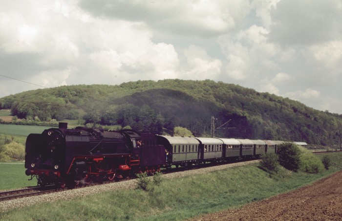 01 066 BEM-Sonderzug bei Harburg-Hoppingen, am 01.05.1999