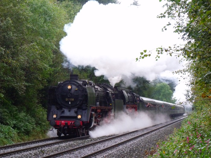 01 118 + 01 509 vor Pendelzug auf der Schiefen Ebene (es schiebt 64 491) bei km 80,7 um 14:54h am 21.09.2014