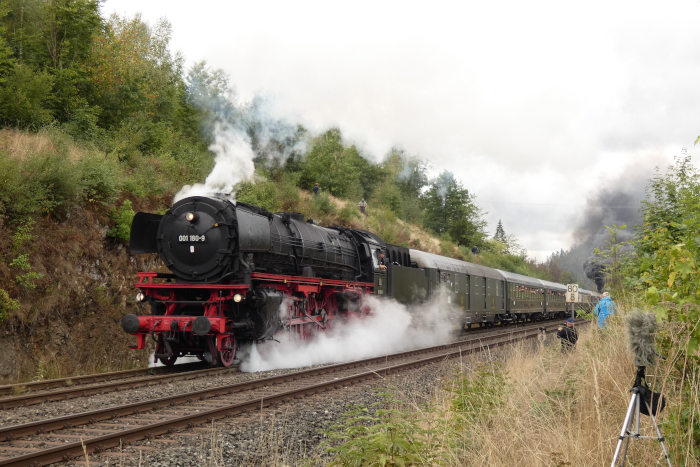 01 180</span>  vor dem Sonderzug Nr.29876 nach Marktschorgast auf der Schiefen Ebene bei Strecken-km 80,8, um 11:29h am 10.09.2022