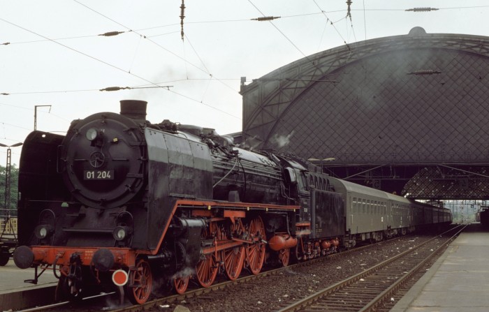 01 204 Schlußlok an E 985 Richtung Bischofswerda, in Dresden-Neustadt, 12.08.1978