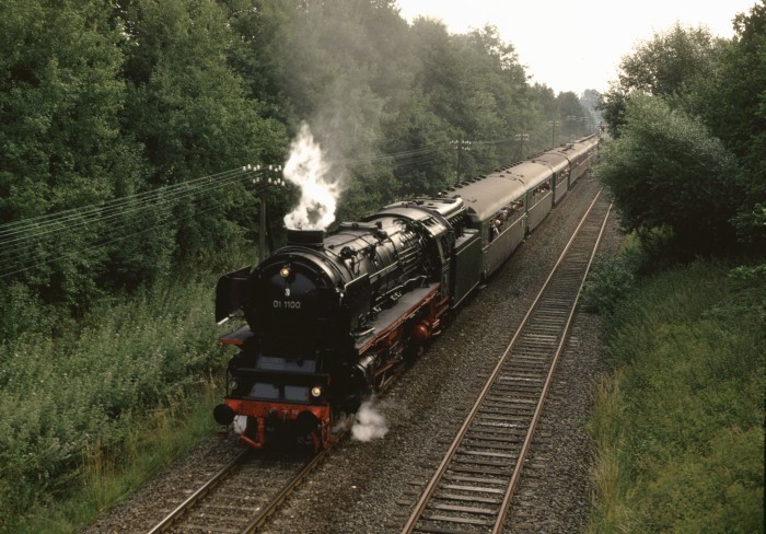 01 110 Zug nach Bremen, Ausfahrt Soltau, am 29.07.1989