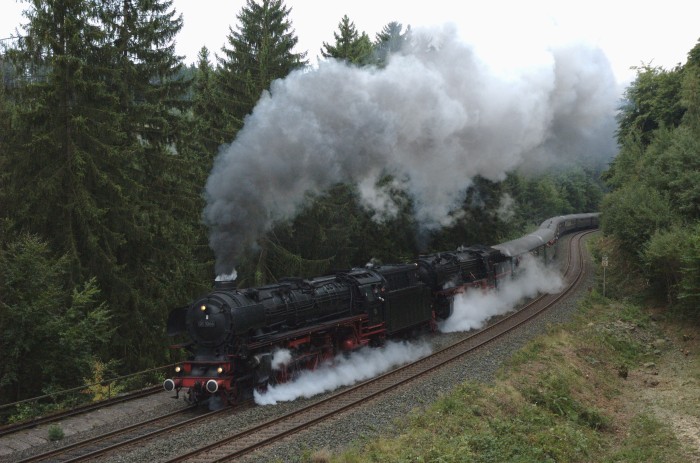 01 1066 + 01 202 auf der Schiefen Ebene mit Zug nach Marktschorgast, etwa bei km80,0, um 15:33h am 20.09.2008