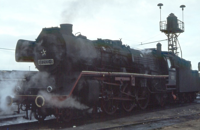 03 105 (alias 02 2105) im Bahnbetriebswerk Güsten, am 25.08.1978