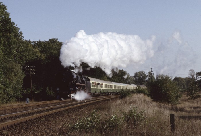03 1010 mit D 642 hinter Genthin, am 21.10.1991