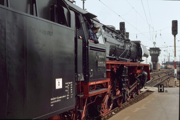 03 1010 in Erfurt Hbf, am  08.05.1993