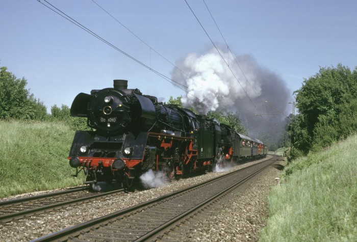 03 1010 + 01 066 Sonderzug nach Amstetten bei Gingen, am 15.06.1996