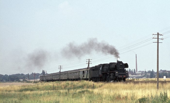 35 1047 mit P 5731 hinter Riesa, 15.07.1976