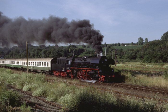 35 1097 Sonder-Eilzug nach Halberstadt, Ausfahrt Sandersleben, am 18.07.1999