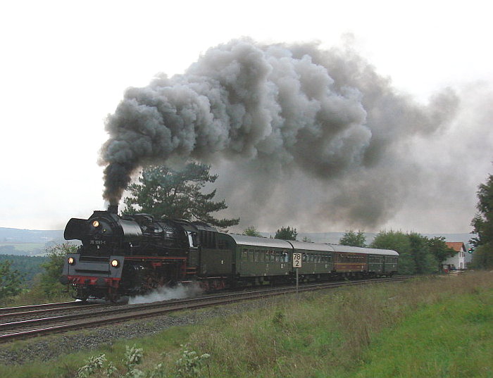35 1097 erklimmt die Schiefe Ebene allein mit Sonderzug nach Schwarzenberg (Erzgebirge), um 17:37h am 20.09.2008