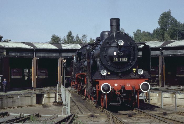 38 1182 im Bw Adorf, am 10.09.1983