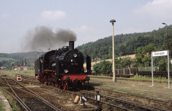 38 1182 Umsetzen im Bahnhof Rottenbach, am 16.08.1998