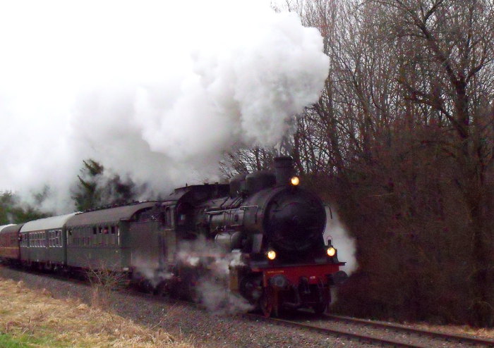 2455 POSEN mit EFZ-Sonderzug  DPE 32804 Richtung Schömberg in der Steigung zwischen Erzingen und Dotternhausen, um 10:55h am 05.01.2013