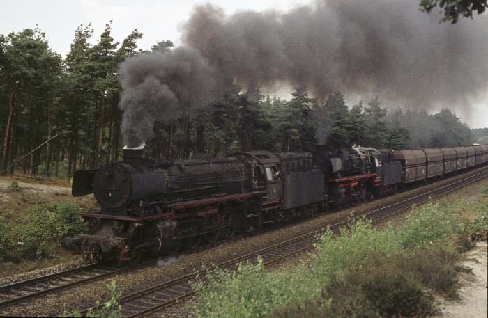 042 271 + 043 097 Erzzug am Lathener Einschnitt, 14.08.1976