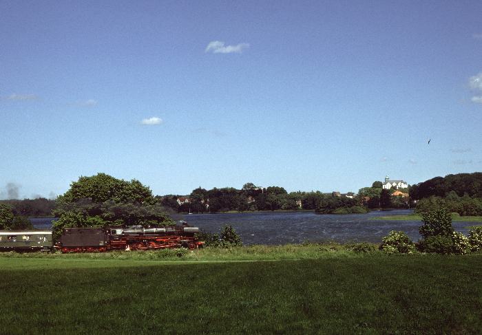41 360 vorm Plöner Schloss und See, am 11.06.1988