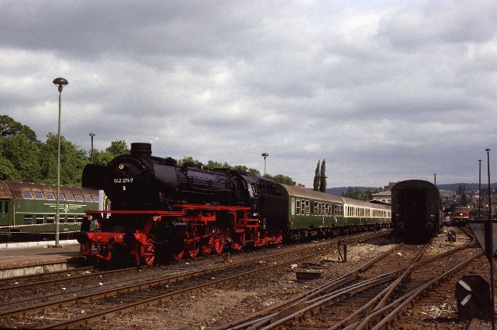042 271 vor D 554 in Meiningen, 16.06.1991