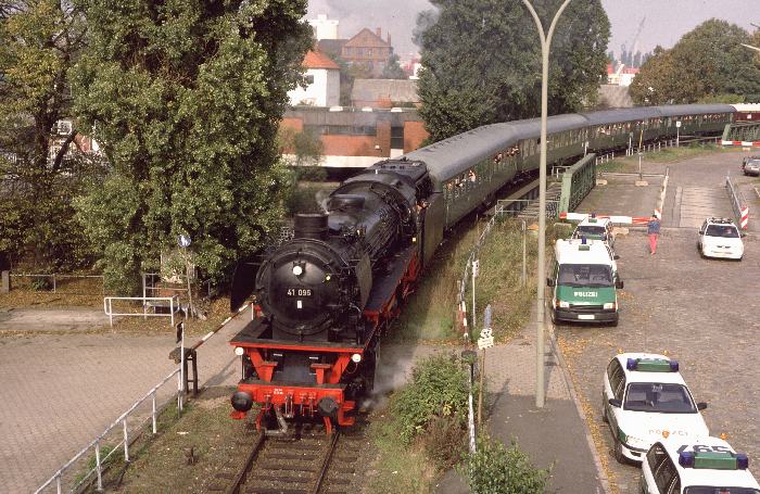 41 096 im Hamburger Hafen, am 12.10.1996