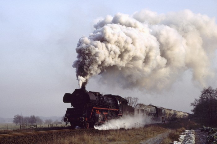 41 1144 mit Nahgüterzug hinter Gardelegen, 02.12.1982