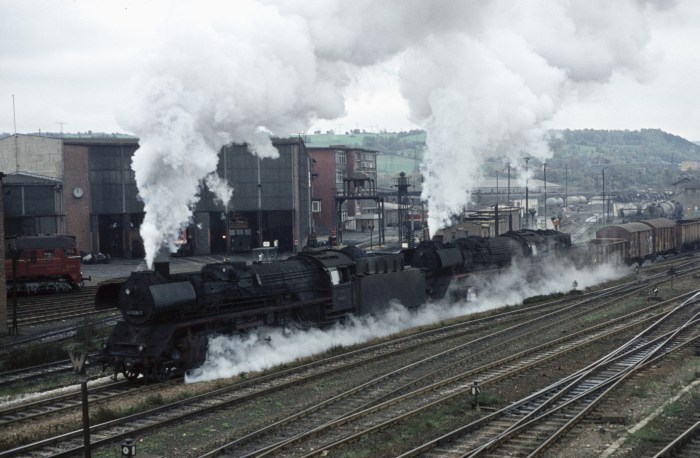 41 1136 + 41 1130 Güterzug Ausfahrt Saalfeld, 14.10.1976