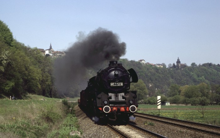 41 1150 mit Ng 66473 bei Olramünde, 15.05.1982