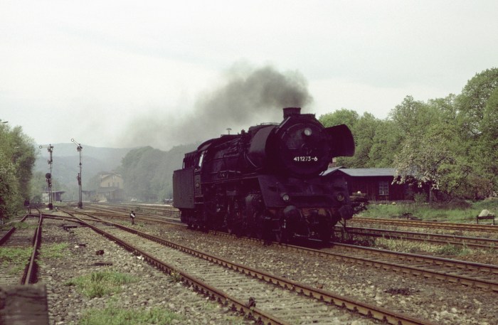 41 1273 als Lz Richtung Göschwitz durchfährt den Personenbahnhof Rudolstadt, um 10:40 am 07.05.1983