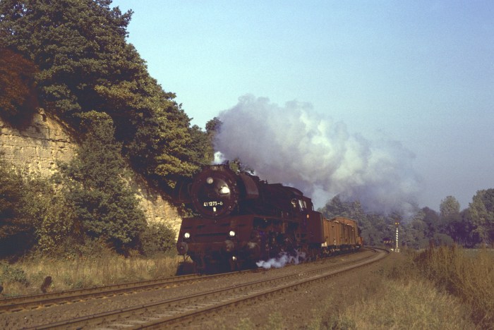 41 1273 mit Nahgüterzug ->Saalfeld hinter Zeutsch, 26.10.1985