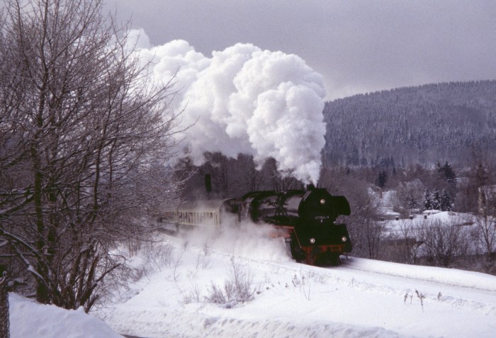 41 1144 mit RE Rodelblitz Ausfahrt Zella-Mehlis, 12.02.2006