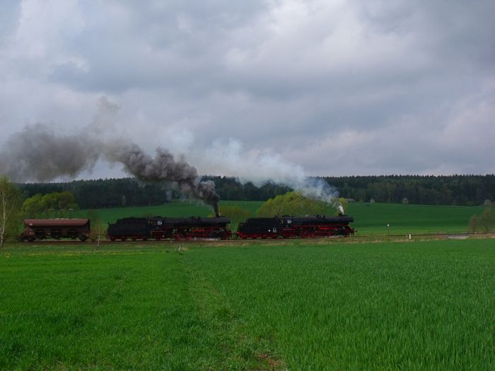41 1150 + 41 1144 mit DGz 91724 (Meiningen->Marksuhl), Ausfahrt Oberrohn,um 13:46h am 12.04.2014