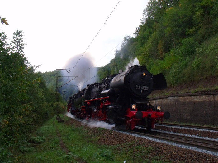 52 8168 + 41 1150 donnern (eigentlich donnert ja nur die 41....) mit dem Sonderzug aus Göppingen anläßlich der “IMA 2015” nach Amstetten die Geislinger Steige hinauf, um 14:37h am 19.09.2015