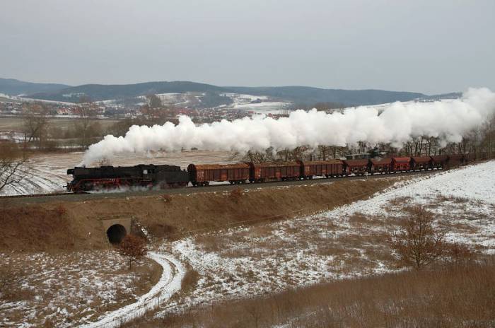 41&nbsp1150 mit Güterzug bei Wernshausen, 05.02.2006