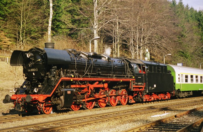 44 0093 mit Sonderzug in Oberhof, Februar 1998