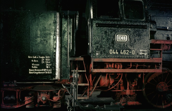 044 462 Im Lokschuppen Bw Ottbergen, am 23.03.1976