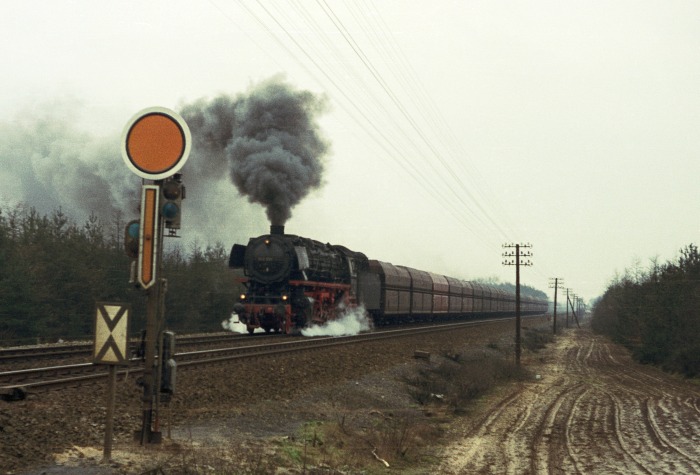 043 666 mit Erzzug bei Leschede, um 15:28h am 19.03.1975