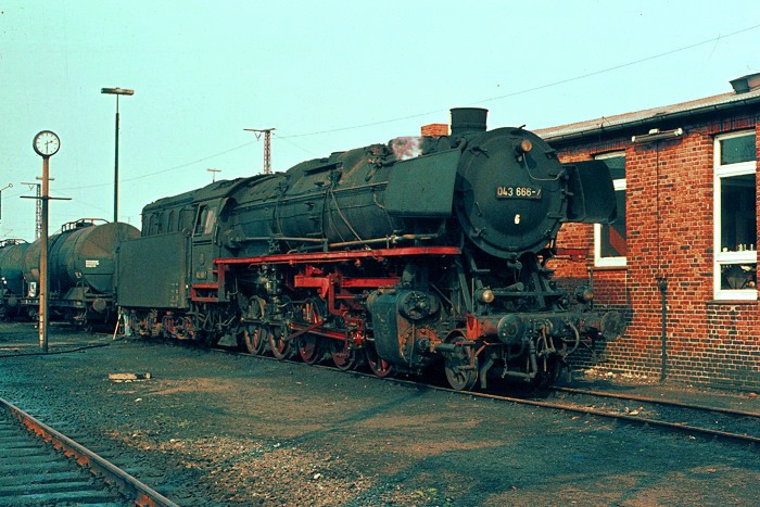 043 666 im Bw Rheine am 09.03.1977