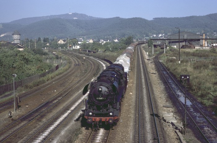 44 0663 Gz aus Unterwellenborn einfahrend Saalfeld, 08.10.1978