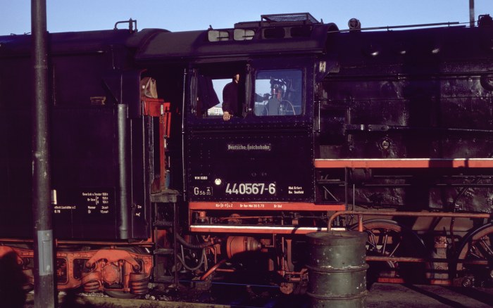 44 0567 am Wasserkran im Bf Saalfeld, 08.10.1978