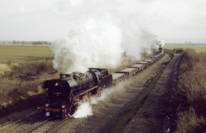 44 1486 vor Gag 56160, Schub: 50 3708, hinter Ströbeck, 19.02.1993