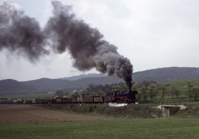 44 0305 Übergabe nach U-Born bergfahrend, am 18.04.1981