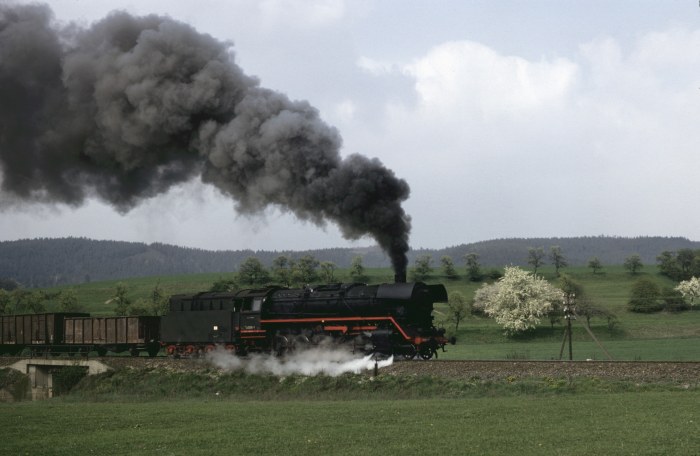 44 0305 Übergabe nach U-Born bergfahrend, am 18.04.1981